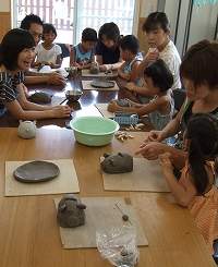 夏休みこども陶芸教室様子1